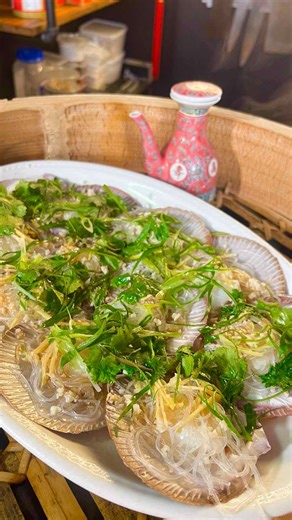 113K views · 1.8K reactions | Ginger shallot steamed scallops. Honestly I could eat this everyday. Imagine when you’re rich af and you eat fresh caught steamed scallops on your yacht and sauna with the boys after. That’s what it feels like eating these scallops HAHAHA #steam #chinese #hongkong #seafood | DIMSIMLIM | Facebook