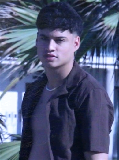 ​¡POR FIN! 🎬🔥 #CALOR YA ESTÁ DISPONIBLE. ​No se imaginan las noches de desvelo y el trabajo que hay detrás de este proyecto, pero ver el resultado final… ¡valió la pena cada segundo! 🙌 ​Gracias al equipo que se pasó de nivel: 🎞️ Edición: @GYSSSHA 📸 Visuales:@GYSSSHA & @Kunebardi 🎹 Producción musical: @LucasM ​Vayan a ver el video completo en el LINK DE MI BIO en Instagram y vuelvan aquí a decirme: ¿Cuál fue su parte favorita? Los leo a todos. 👇✨ ​#musicanueva #calor #videomusical #NewMusi