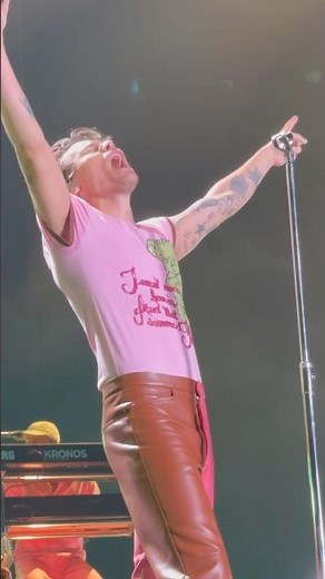 Harry Styles Performing Keep Driving in Lisbon Hits DIFFERENT 😭🚗💖