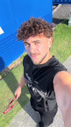 🙂‍↕️ wanna be model