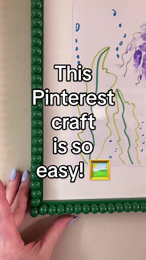 This Pinterest craft is so easy! 🖼️ This DIY home decor hack was so easy, budget friendly and colorful! Perfect for the whole family. #craft #homedecor #artwork #pinterest #diy