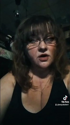 Мне из сотен мужчин почему - то запомнился ты...