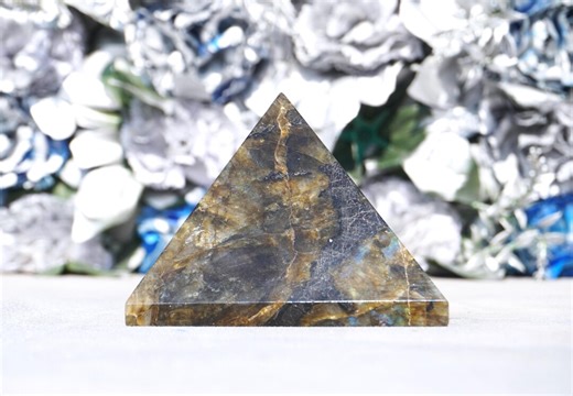 Green Labradorite Stone Pyramid | 85mm - 645g | Rare Natural Crystal for Healing & Home Décor - Etsy
