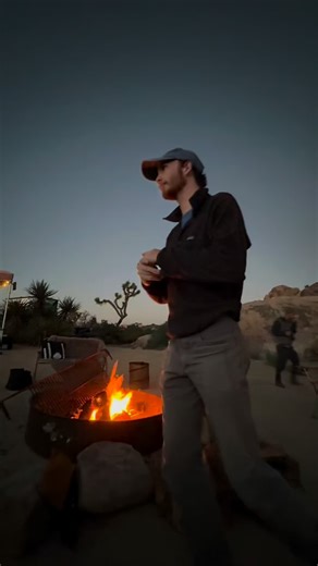Meet Jacob from @joshuatreeexcursions, one of the most knowledgeable park guides in town. Whether you’re celebrating a birthday, anniversary, or proposal, and up for a private hike, rock climbing, stargazing, or dinner under the desert sky inside the national park, this full-scale, fully permitted team has you covered (they’ll even pick you up at your Airbnb!). More soon on everything they offer… in the meantime, check them out online and ask for Sunflower to book your next desert adventure. Mak