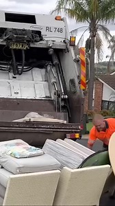 30K views · 477 reactions | Shucking corn the easy way. This tool is a game changer! #FarmFresh #FoodPreservation #DIY #SummerVibes | FloraFables | Facebook