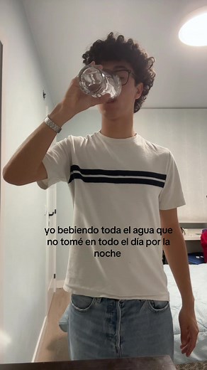 Beber 1 litro de agua por la noche: ¿bueno o malo?