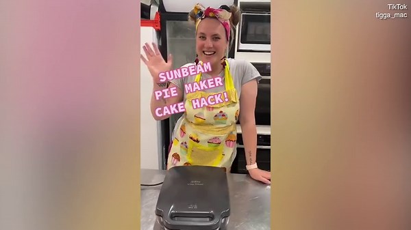 Baker reveals how to create mini cakes in your pie maker