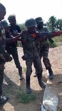 Musala ya kozala soldats nde pasi boye na koseka Mais pasi namotema 🤣🤣🤣🤣🤣