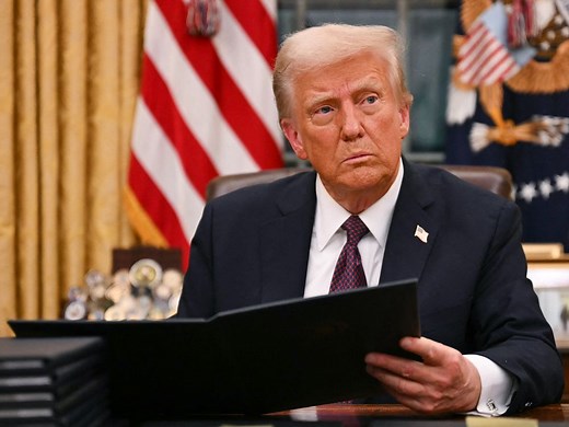 Ponzi schemer who got Trump clemency faces 50 years in new fraud