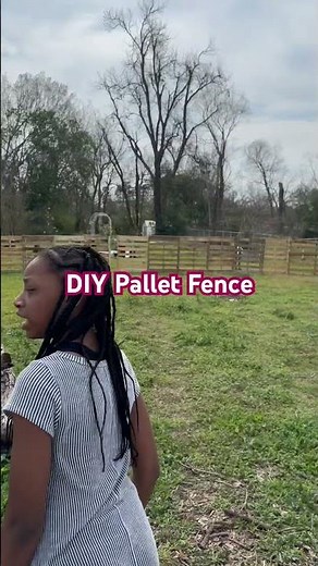 DIY Pallet Fence!