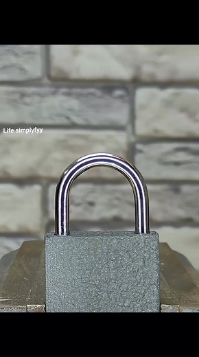 13 shares | How to easily open a padlock if you've lost the key?Be sure to remember this trick! #diy #tricks #ideas #Amazing #lifehacks #howto #fypシ #viralreelsシ #engagement #reach #usa | Life simplyfyy | Facebook