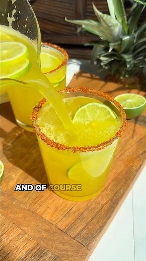 Homemade pineapple aguas frescas recipe 🍍🍍🍍 full recipe in caption!
