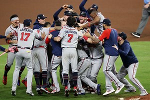 How many teams have won back-to-back World Series?