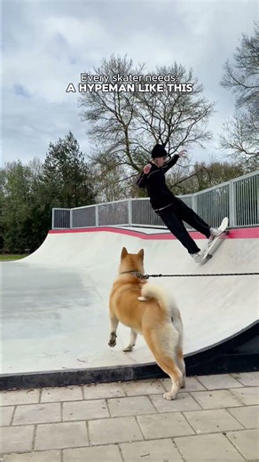 Every skater needs A Hype man like this