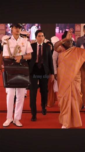 adc Lieutenant Yashasvi Solanki with president mam #adc #president #armymotivation