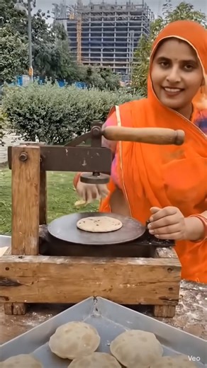 Untitled रोटी बनाने का देशी जुगाड मशीन #shorts​ #short​ #farming​ #trolllife​#funnyclip​#cricket​