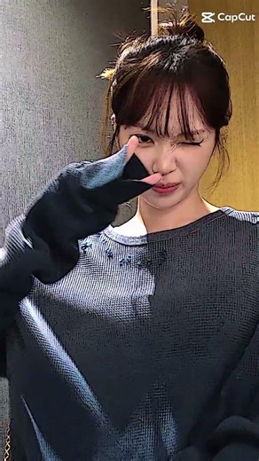 Lucu juga leader nya Lesserafim #chaewon #lesserafim ‪@HYBELABELS‬ ‪@LESSERAFIM_official‬