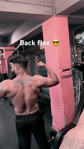 Back day with posing #shortvideo #gymexercise #backexercise #trendingshorts