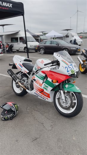 Honda Classic Superbikes At Circuit Zolder MotoMadness Retro Rider #rarebikes #classicsuperbike #hondafireblade #Hondarc36 #Castrol | MotoMadness