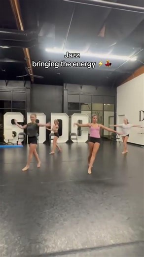 Who else loves jazz?? #dance #dancer #dancelife #jazz #fyp