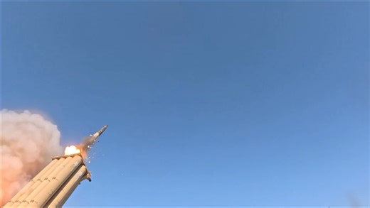 美国萨德反导系统作战画面首次公开 北京时间3月10日23点。美国中央司令部公布一段美国陆军使用萨德Thaad拦截伊朗发射的导弹画面，这是萨德自92年首个作战画面