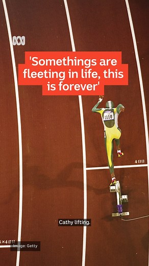 25 years ago, one race stopped the nation. Legendary broadcaster Bruce McAvaney was front and centre, calling Cathy Freeman's 400 metres gold medal. He reminisced with Mark Gibson on ABC Radio Perth, remembering Cathy's demeanour as she stepped onto the blocks. | ABC Perth
