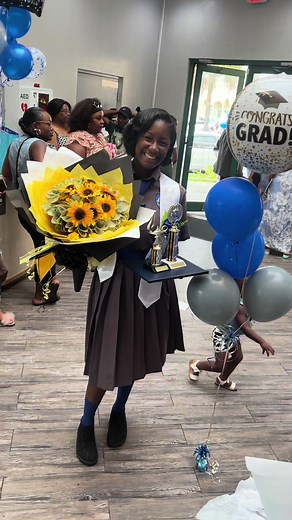 CONGRATULATIONS!!!!🎉🥳🎈🎊 Lord me and @alann🌺 worked HARD!! But we got it done! More grad content soon🤍