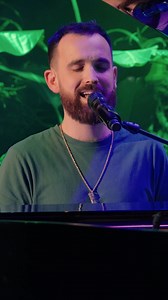 Wann hast Du Dir zuletzt bewusst Zeit für Dich genommen? Bei Coaching in Concert® kannst Du loslassen, auftanken und bei Dir selbst ankommen. Inspiration, Musik und Coaching-Impulse führen Dich zurück zu Leichtigkeit und Gelassenheit. Sichere Dir jetzt Dein Ticket und erlebe einen Abend, der Dich tief im Herzen berührt.💚 | Coaching in Concert