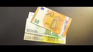 Jetzt bis zu 350 Euro abstauben! Ausschließlich während unseres KW Spring Sales vom 1. März bis 31. Mai 2019 gelten unsere „fahrwerkspezifischen“ Gutscheincodes, mit denen ihr beim Kauf eines ausgewählten KW Gewindefahrwerks zur unverbindlichen Preisempfehlung bis zu 350 € sparen könnt! Die KW Spring-Sales-Gutschein-Codes gelten FÜR ALLE FAHRZEUGMAKREN natürlich auch, wenn ihr ein KW Gewindefahrwerk Variante 1, Variante 2 oder Variante 3 während des Aktionzeitraums beim teilnehmenden Fachhandel 