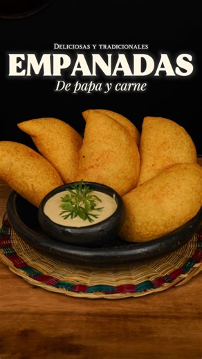 ¿Empanadas con papa o con arroz? 🤔 Hoy te enseño mi receta familiar de empanadas de papa y carne desmechada, hechas con maíz trillado, cocido y molido que le da un toque de crocanti a y sabor fantástico 🤩 #empanadas #ají #frito #receta #colombia #recetasfaciles #almuerzo #empanada #carnedesmechada #mani #delicioso #recetacolombiana | Maleja Bestial