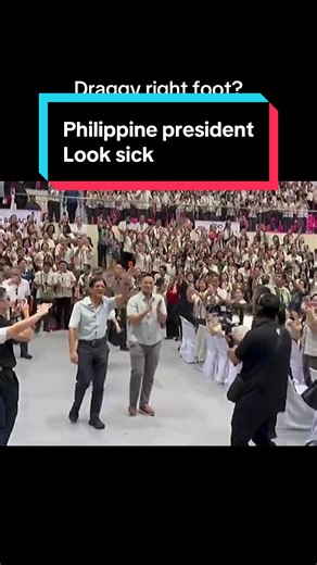 Draggy foot and bulging pocket... hmmm... what's inside the pocket? Cash? Or a bag? #bbm #marcos #duterte