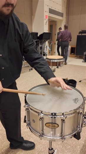 Could you play this fast with one hand? 🤯#drums #drumming #chops #speed #endurance #crazyfast #snaredrum #snaredrummer #snaredrumming #onehand #drummer #snaredrumsolo #pearl #pearldrums #solosnaredrum #speed #worldsfastestdrummer #steveweiss #pennstate #psu #kinggong | Steve Weiss Music