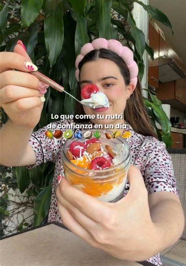 lo que como en un día🥥🥝🫐 #loquecomoenundía #loquecomoenundia con mis productos de @A DE COCO MÉXICO en especial con mi agua de coco que me ayuda a mantenerme hidratada en este calorrr.🥵 # publi ✨
