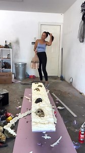 DIY Skeleton Decor for Halloween #halloween, #skeletondecor, #spookyseason, #diyhalloween, #halloweencrafts | Kristyn Cole