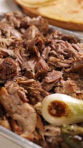 This is the last video I’ll be sharing in 2025, and we’re ending it with one of my all-time favorites: CROCKPOT CARNITAS my family are not fans of pork but tell me why they all enjoy a good taco de carnitas just the way i make them! Slow-cooked, juicy, full of flavor, and made with love yet with ZERO EFFORT 🙊 #crockpotdinner #carnitas #slowcooker | Cooking Con Claudia
