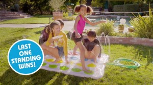 Hasbro Twister Splash – Summer Toys for Kids, 68 x 52 inches