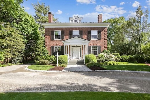 Eli Manning’s N.J. home, which comes with a sick golf simulator, is for sale at $5.25 million