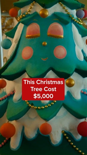 This tree is a diva. #HoardingForTheHolidays | HGTV