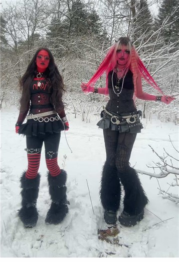 it was soooo cold😭😭 #altmakeup #alternativefashion #pinkmakeup #pinkhair