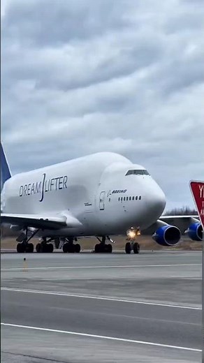 How Does This Giant Aircraft Even Fly? | Boeing Dreamlifter #Dreamlifter #Aviation #AircraftFacts