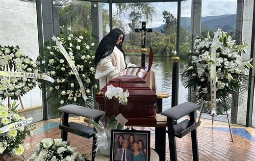 Jessica Cediel habló sobre foto en funeral de su papá e hizo frente a críticas por gesto: “Gente inhumana, que no tiene corazón”