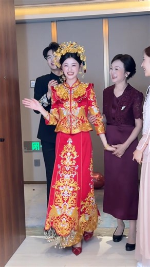 Beautiful Chinese Bride Toast Dress Traditional Wedding Look #wedding#chinesedrama #shorts