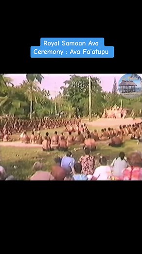 Royal Samoan Ava Ceremony known as Ava Fa’atupu & the Royal Tongan Kava Ceremony known as Taumafa Kava. In reference to the video Tui Atua of Upolu has 2 Tafa’i named Tupa’i & Ta’inau who sit to his left & right during special occasions/events. In Tonga the King Tui Kanokupolu which translates to Flesh Of Upolu practices that same custom & his Tafa’i are Motuapuaka & Lauaki who sit to his left of right during special occasions/events. #Samoa #Tonga #TokoUso #AvaFaatupu #TaumafaKava #RoyalSamoanA