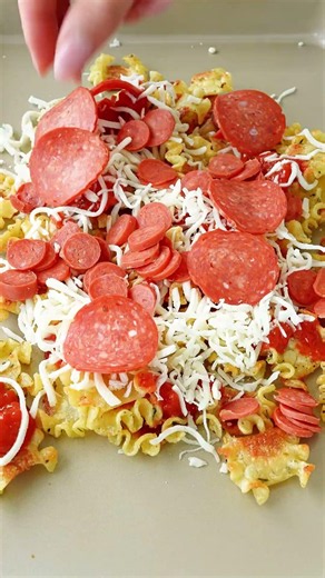 Pizza Nachos with Pasta Chips 🍕
