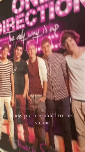 @𝒢𝓊𝓊𝓈𝒿𝑒 ¹ᴰ was quick to frame that#harrystyles #fangirl #posterwall #onedirection