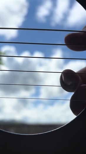 なんでもないよ青年のアコギ演奏