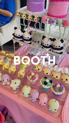 Set up a Colorful Crochet Booth with DIY Flower Crafts