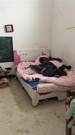 Yaya doesn't want to get up.