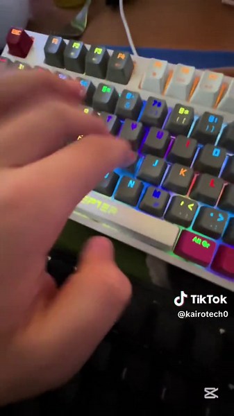This is my first video where I unbox my new keyboard the apex pro tkl gen 3 make sure to check out my other TikTok channel @KairO 🇸🇪🏆 and please subscribe and like beacause I spend a lot of time editing these videos #techtok #steelseries #newcontentcrator #firstvid #apexprotklgen3black @SteelSeries