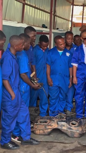 Mechanic si amasomo gusa, ni ubuhanga bwubaka ejo hazazaNiba wifuza kwiga ibigezweho, gukora neza no kuba umunyamwuga wizewe,ngwino wige Mechanic!!🥳✅